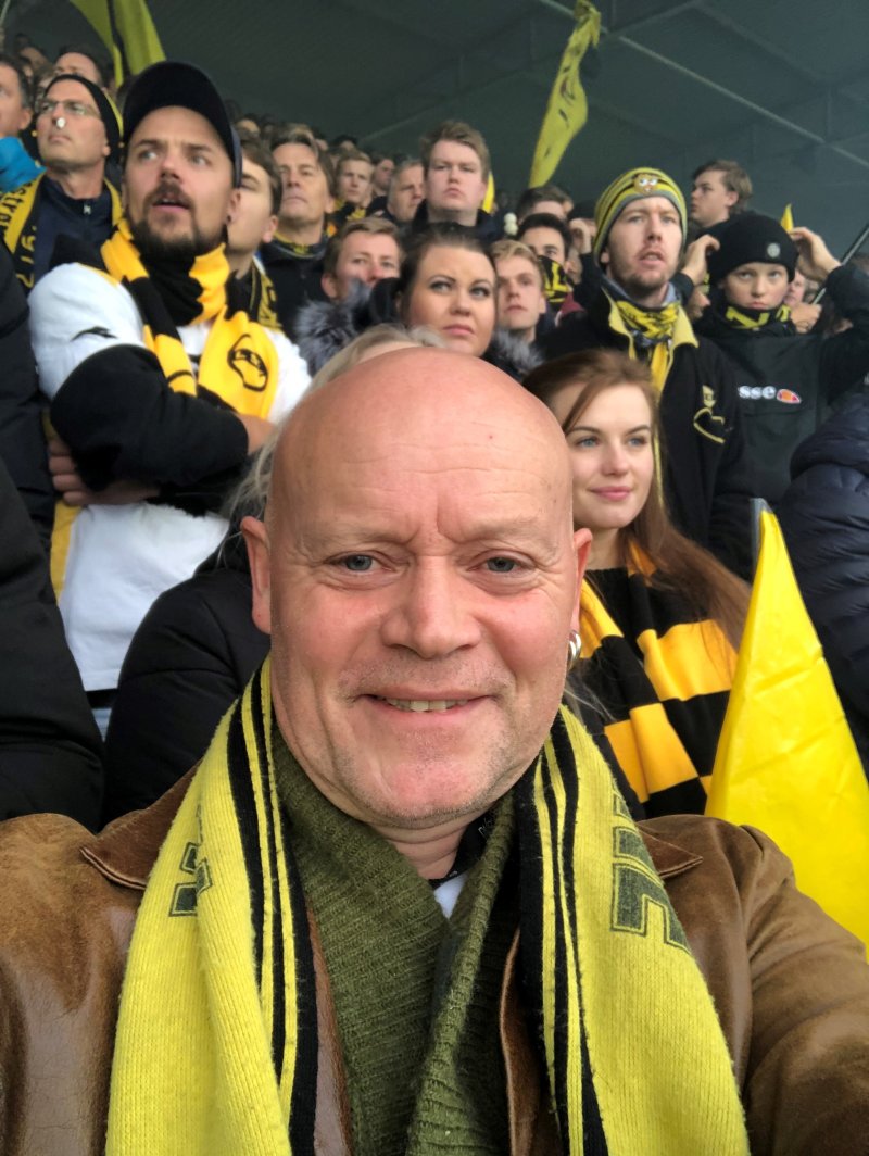 LSK-SUPPORTER: Selv om det tar rundt fem timer å kjøre fra Mandal til Lillestrøm, reiser Bjørn Lajord til Åråsen flere ganger i løpet av en sesong.