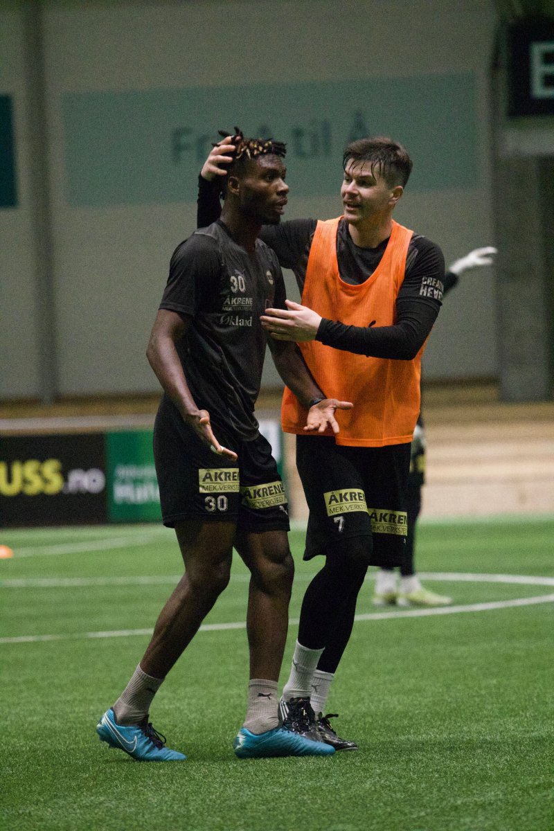 GOD STEMNING: Igoh Ogbu og Pål-André Helland er klar for kamp mot Stabæk. FOTO: Vegard Steensnæs