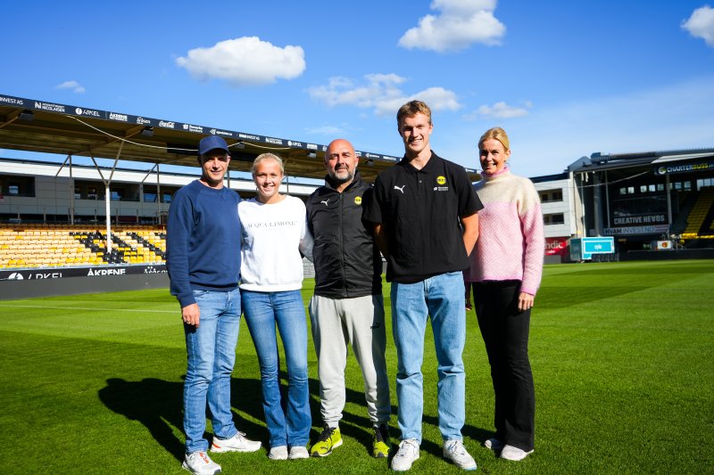 FOTBALLFAMILIE: Både pappa Thomas og mamma Kristine har spilt fotball på høyeste nivå. Nå følger forhåpentligvis Markus i deres fotspor. Lillesøster spiller fortsatt på Røa. Foto: Andreas Aalling