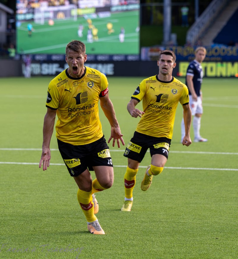 JUBELEN STILNET: Thomas Lehne Olsen satte inn sitt syvende mål for sesongen, men heller ikke denne gangen holdt det inn. Foto: Fredrik Tyskeberg