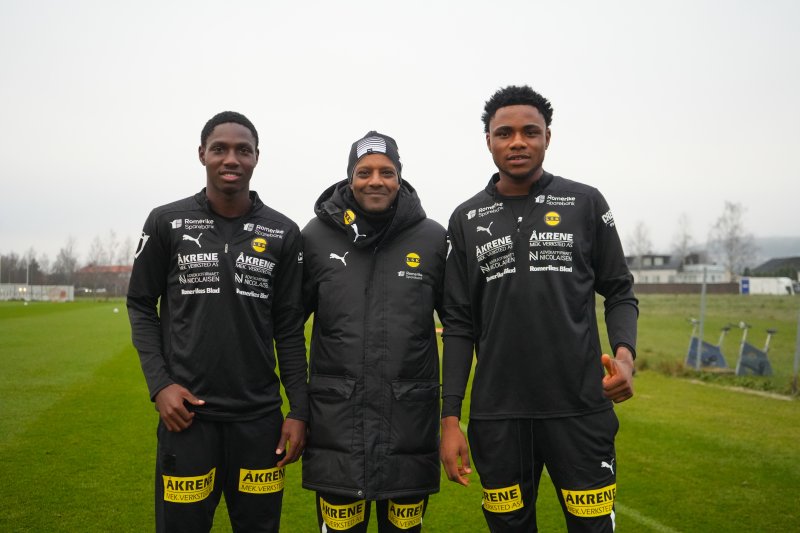 NIGERIANSKE TALENTER: Kparabo Ariheri og Tochukwu Ogboij vil trene med LSK fram til sesongslutt før de blir LSK-spillere permanent på nyåret. Foto: Andreas Aalling